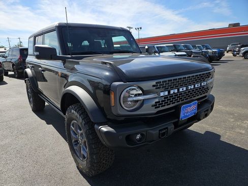 New 2025 Ford Bronco Badlands image 2