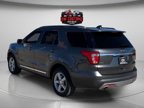 Used 2016 Ford Explorer XLT w/ Equipment Group 202A image 5