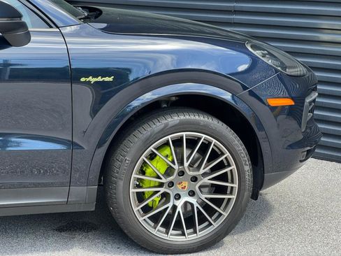 Certified 2022 Porsche Cayenne E-Hybrid image 11
