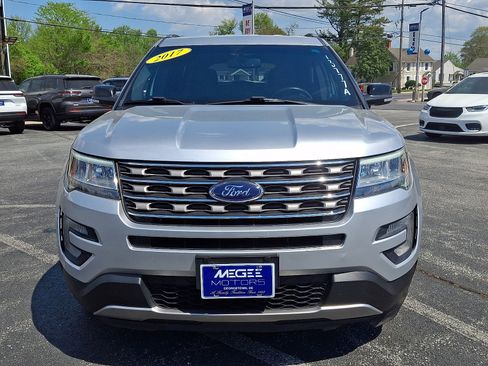 Used 2017 Ford Explorer XLT w/ Equipment Group 201A image 2