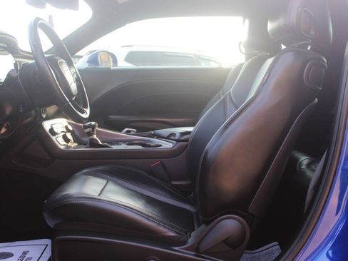 Used 2022 Dodge Challenger SXT w/ Plus Package RWD image 8