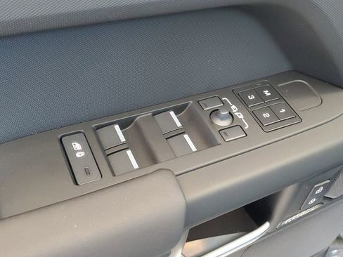 Certified 2025 Land Rover Defender 130 X-Dynamic SE AWD/4WD image 8