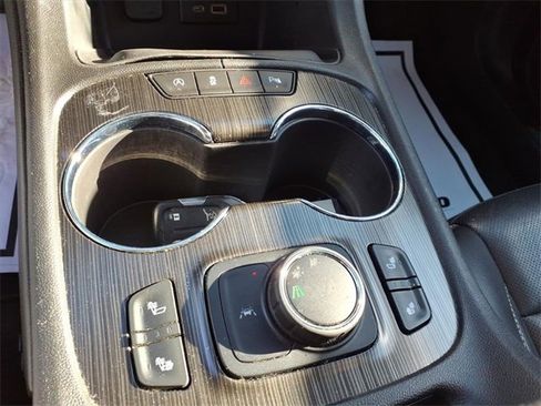 Used 2023 GMC Acadia SLT image 22