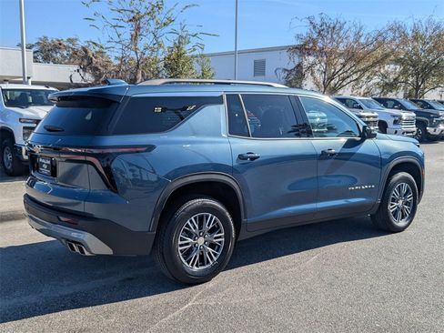 Certified 2025 Chevrolet Traverse LT image 3