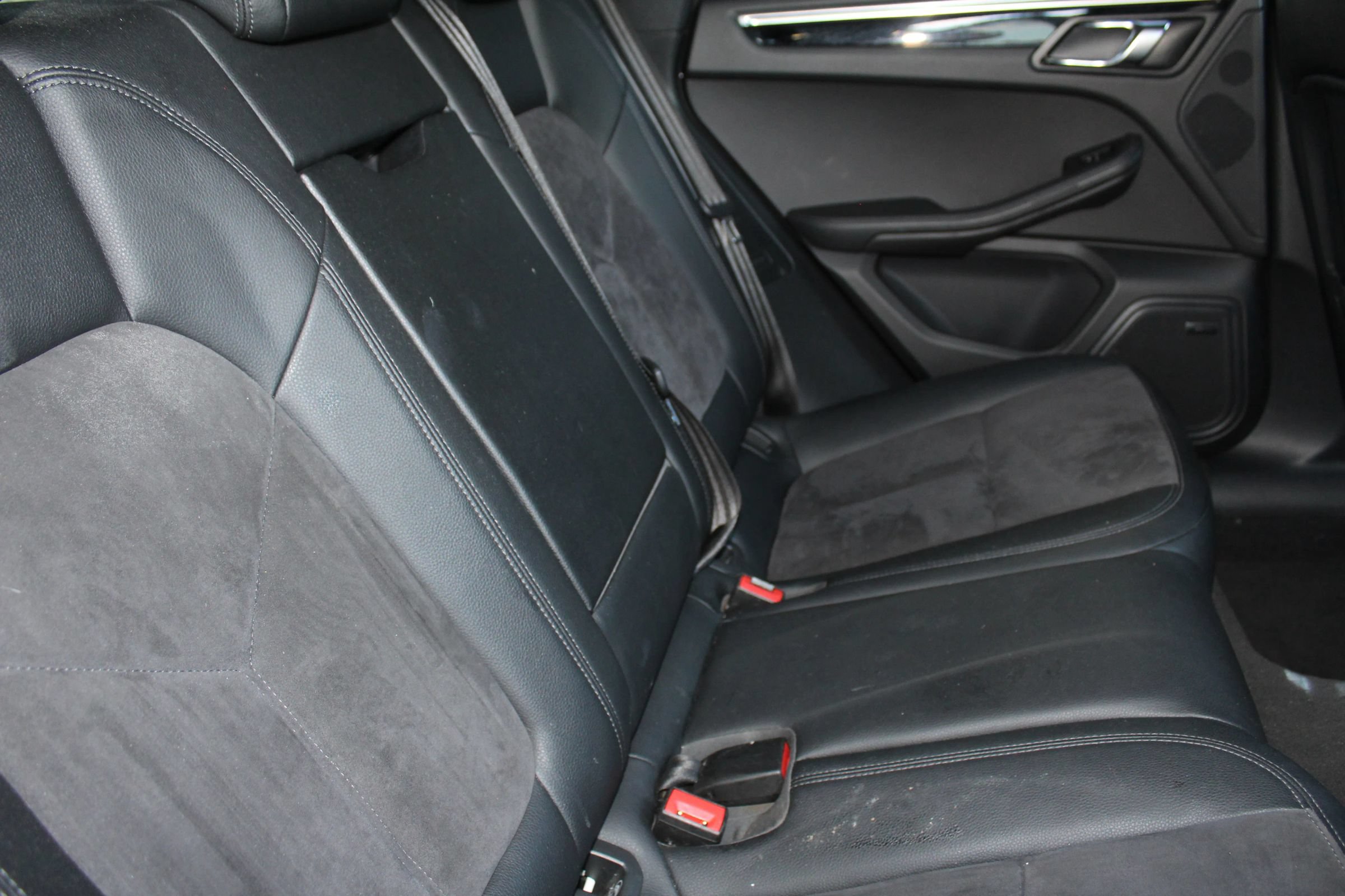 Used 2017 Porsche Macan AWD/4WD image 14