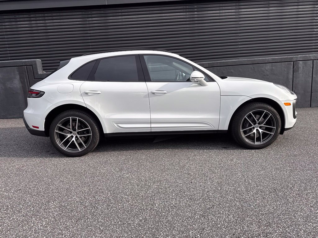 Certified 2026 Porsche Macan AWD/4WD image 10