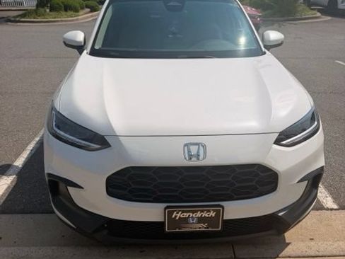 Used 2025 Honda HR-V LX image 2