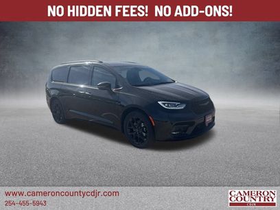 New 2026 Chrysler Pacifica Select w/ S Appearance Package