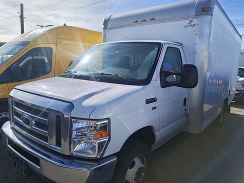 Used 2018 Ford E-350 and Econoline 350 Super Duty image 1