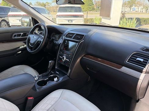 Used 2018 Ford Explorer Platinum image 21