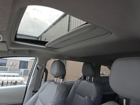 Used 2024 Toyota Sienna XLE w/ XLE Plus Package image 10