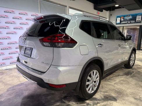 Used 2020 Nissan Rogue SV image 4