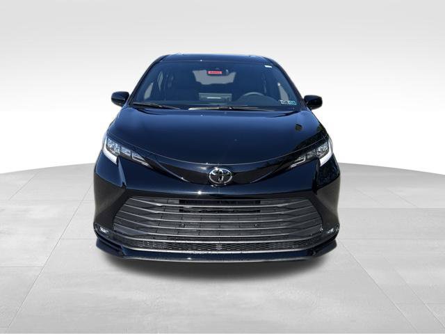 New 2026 Toyota Sienna XLE Woodland Edition AWD/4WD image 9