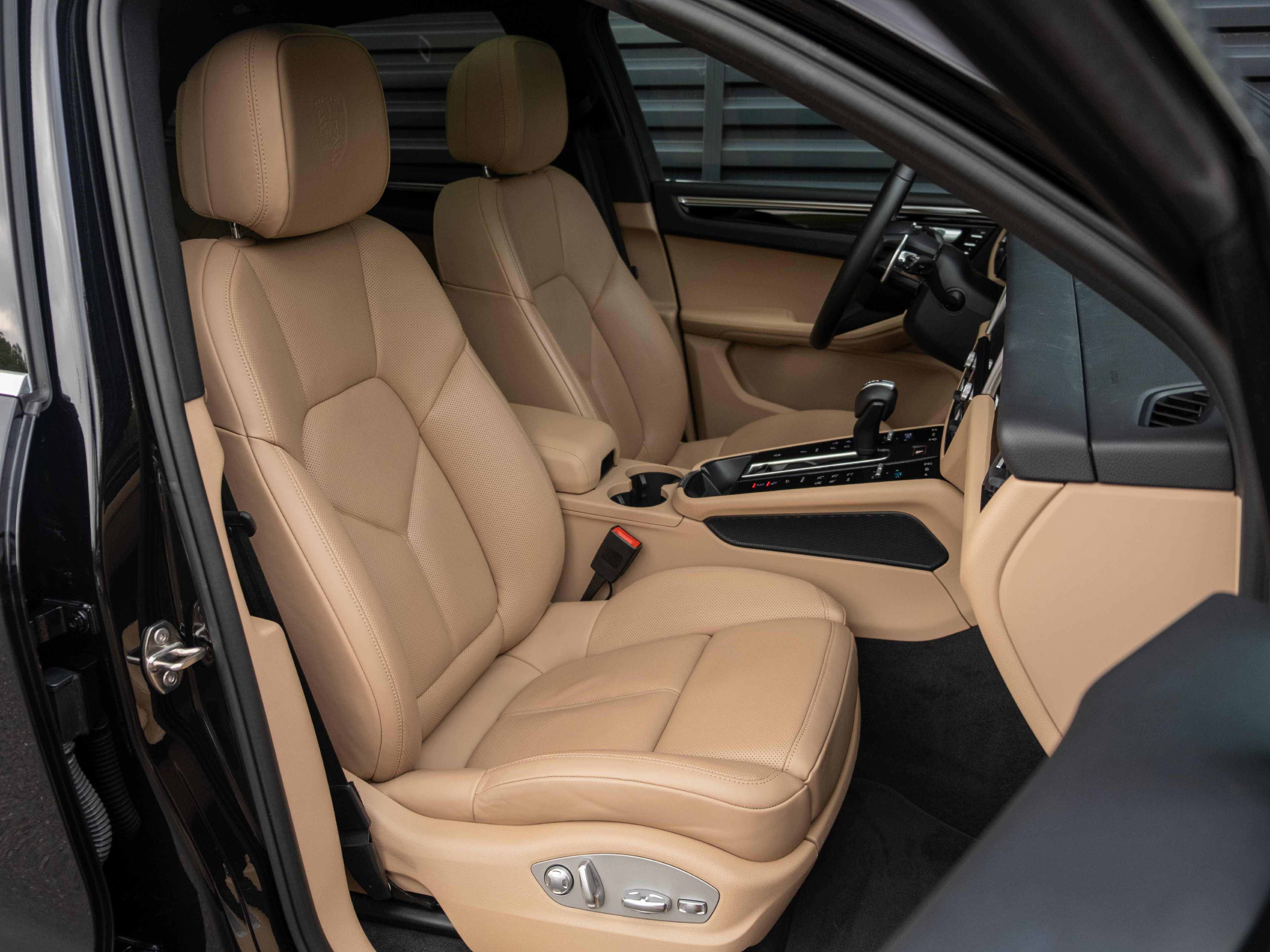 Certified 2023 Porsche Macan S AWD/4WD image 41