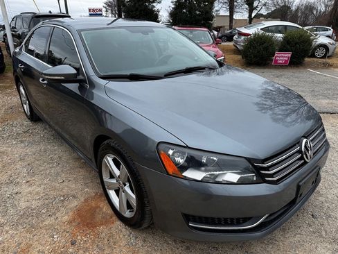 Used 2012 Volkswagen Passat 2.5 SE FWD image 3