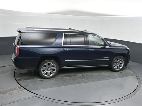 Used 2018 GMC Yukon XL Denali image 32
