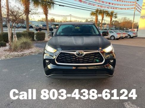 Used 2024 Toyota Highlander LE FWD image 35