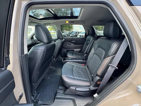 Used 2023 Nissan Pathfinder Platinum AWD/4WD image 12