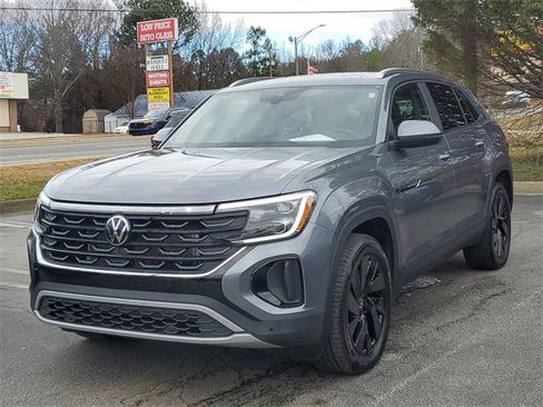 Certified 2025 Volkswagen Atlas Cross Sport SE w/ Panoramic Sunroof Package image 31