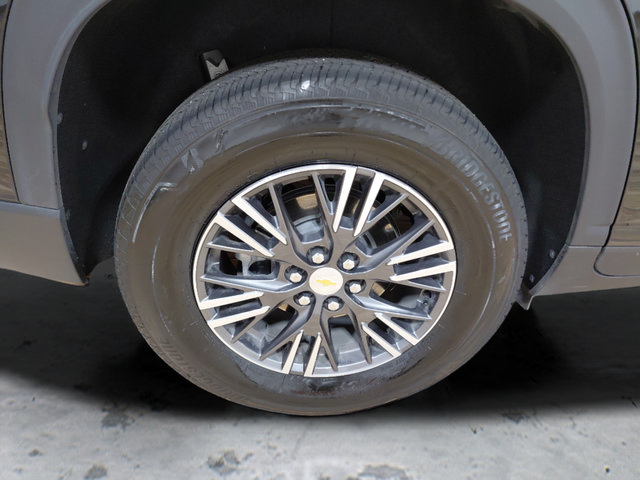 Used 2026 Chevrolet Traverse LT FWD image 9