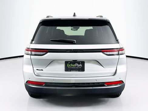 Used 2023 Jeep Grand Cherokee Altitude AWD/4WD image 7