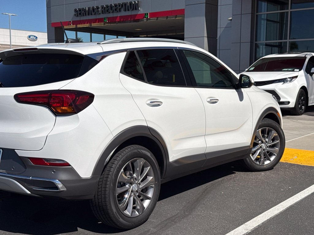 Used 2020 Buick Encore GX Essence w/ Experience Buick Package FWD image 8