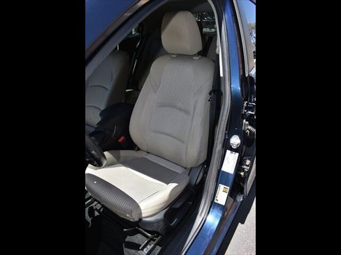 Used 2016 MAZDA MAZDA3 i Touring FWD image 16