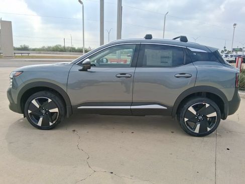 New 2026 Nissan Kicks SR w/ Cold Weather Package FWD image 4
