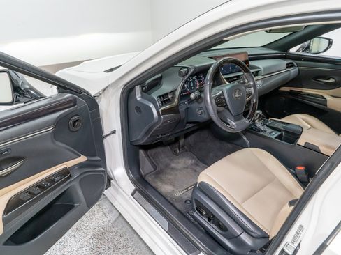 Used 2019 Lexus ES 350 350 w/ Premium Package image 12