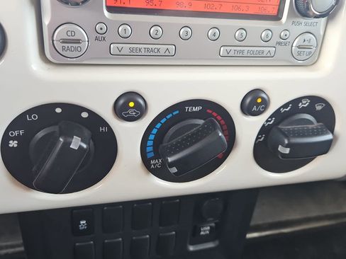 Used 2013 Toyota FJ Cruiser 4WD w/ Convenience Pkg image 17