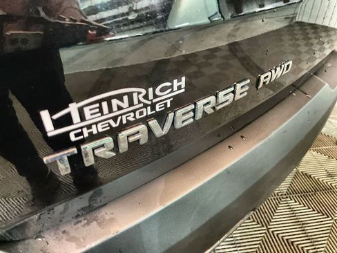 Used 2023 Chevrolet Traverse LT w/ Rear Camera Mirror Package image 30