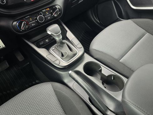 Used 2022 Kia Soul LX image 16