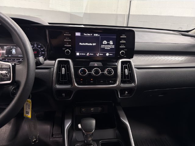 Certified 2023 Kia Sorento LX AWD/4WD image 19