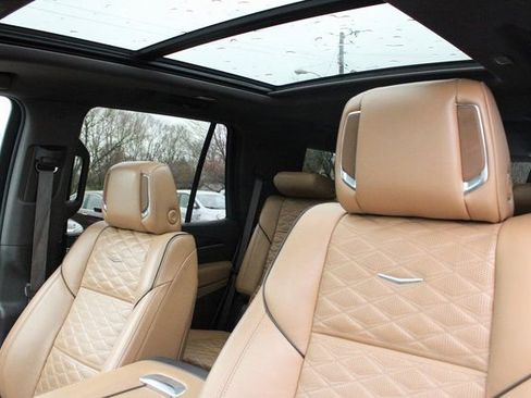 Used 2021 Cadillac Escalade Premium Luxury w/ Driver Assist Tech Package image 15