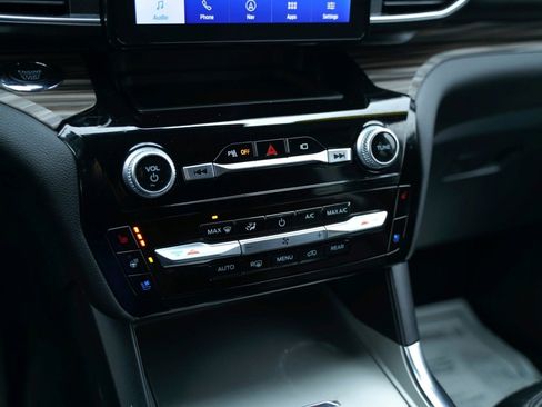 Used 2022 Ford Explorer Limited w/ Equipment Group 301A image 18
