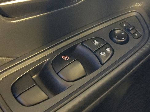 Used 2025 Nissan Versa S FWD image 27
