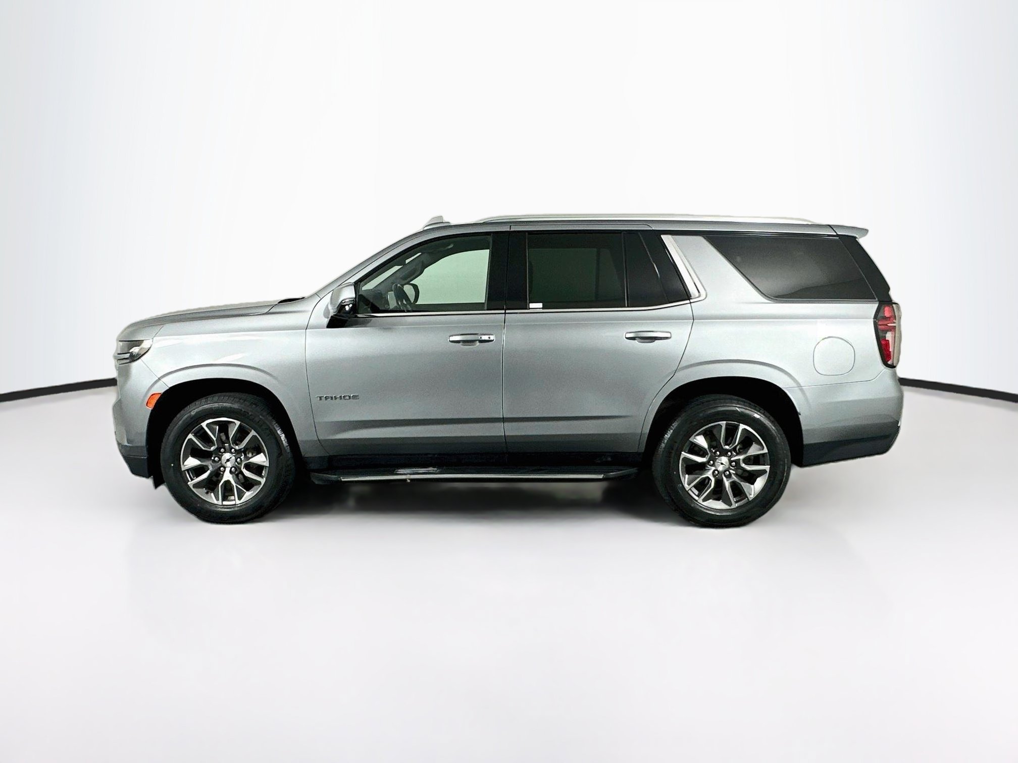 Used 2023 Chevrolet Tahoe LT w/ Luxury Package RWD image 4