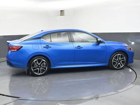 Used 2025 Nissan Sentra SR FWD image 3