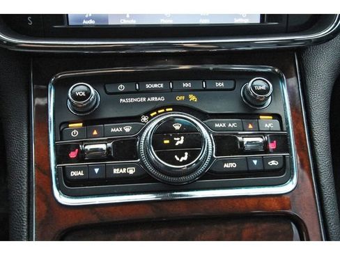 Used 2020 Lincoln Continental image 27