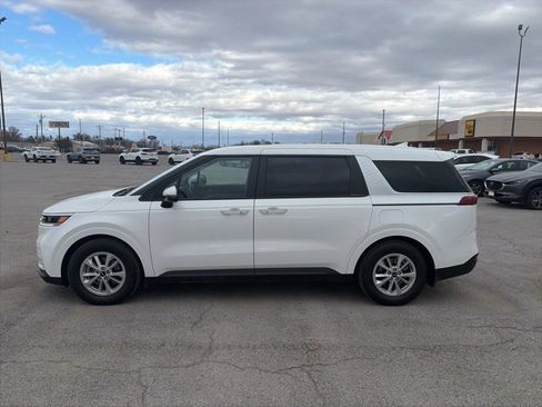 Used 2024 Kia Carnival LX image 3