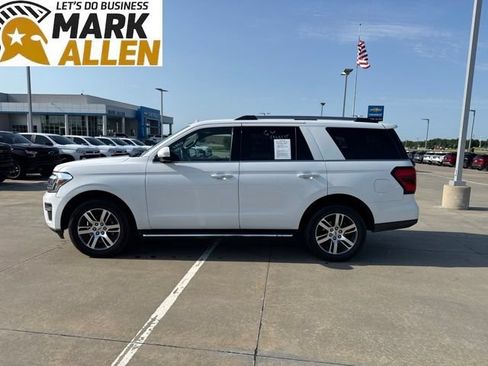 Used 2023 Ford Expedition Limited AWD/4WD image 3