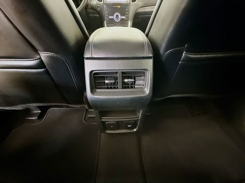 Used 2020 Ford Edge Titanium FWD image 24