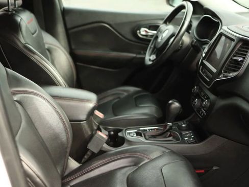 Used 2019 Jeep Cherokee Trailhawk AWD/4WD image 45