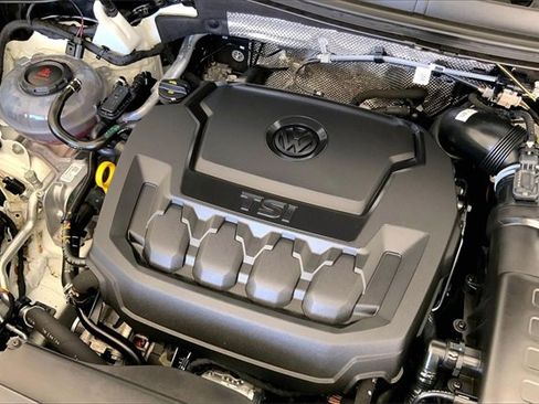 Used 2024 Volkswagen Tiguan SE R-Line image 31