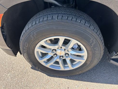 Used 2024 Chevrolet Suburban LT image 8