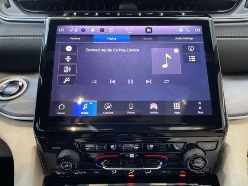 New 2025 Jeep Grand Cherokee Limited w/ Luxury Tech Group II image 25