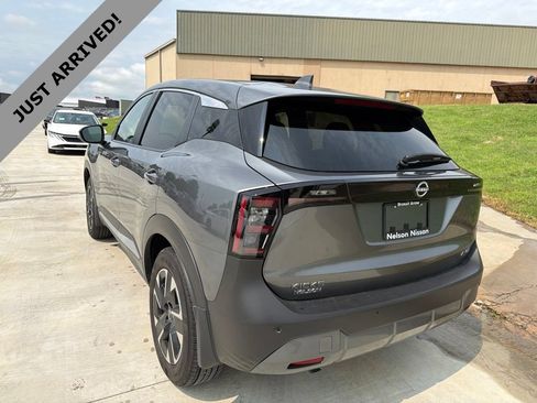 Certified 2025 Nissan Kicks SV AWD/4WD image 7