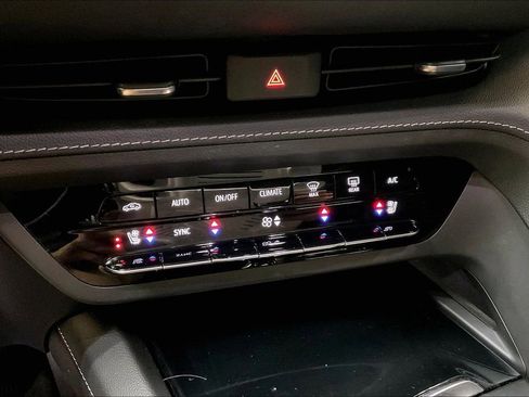 Used 2022 Buick Envision Avenir w/ Safety Package FWD image 17