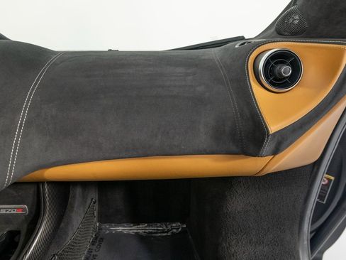 Used 2018 McLaren 570S Spider image 29