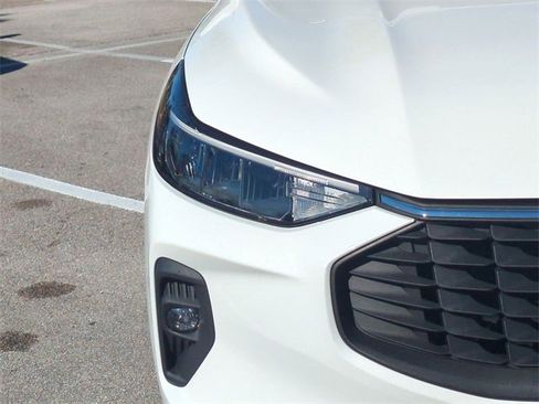 Used 2023 Ford Escape SE image 10